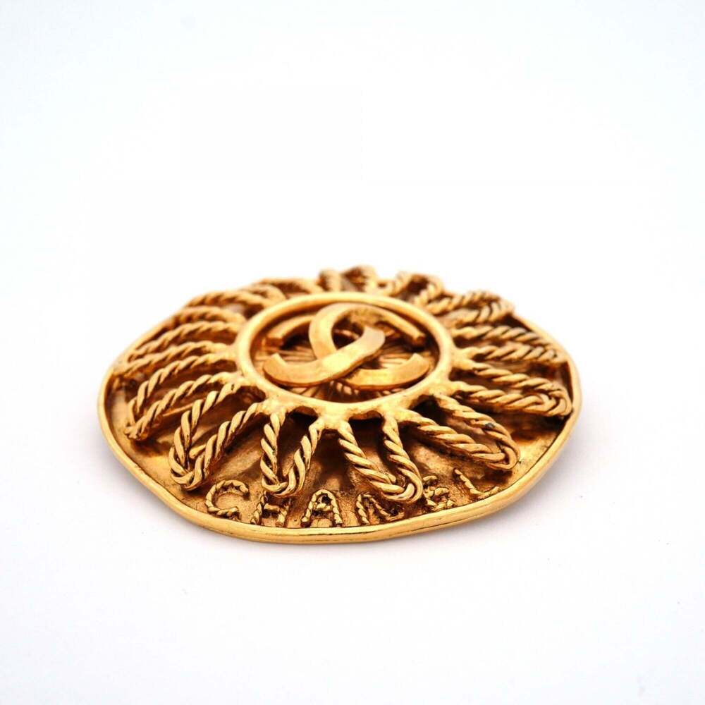 CHANEL Gold Logo Brooch - Picture 3 of 7